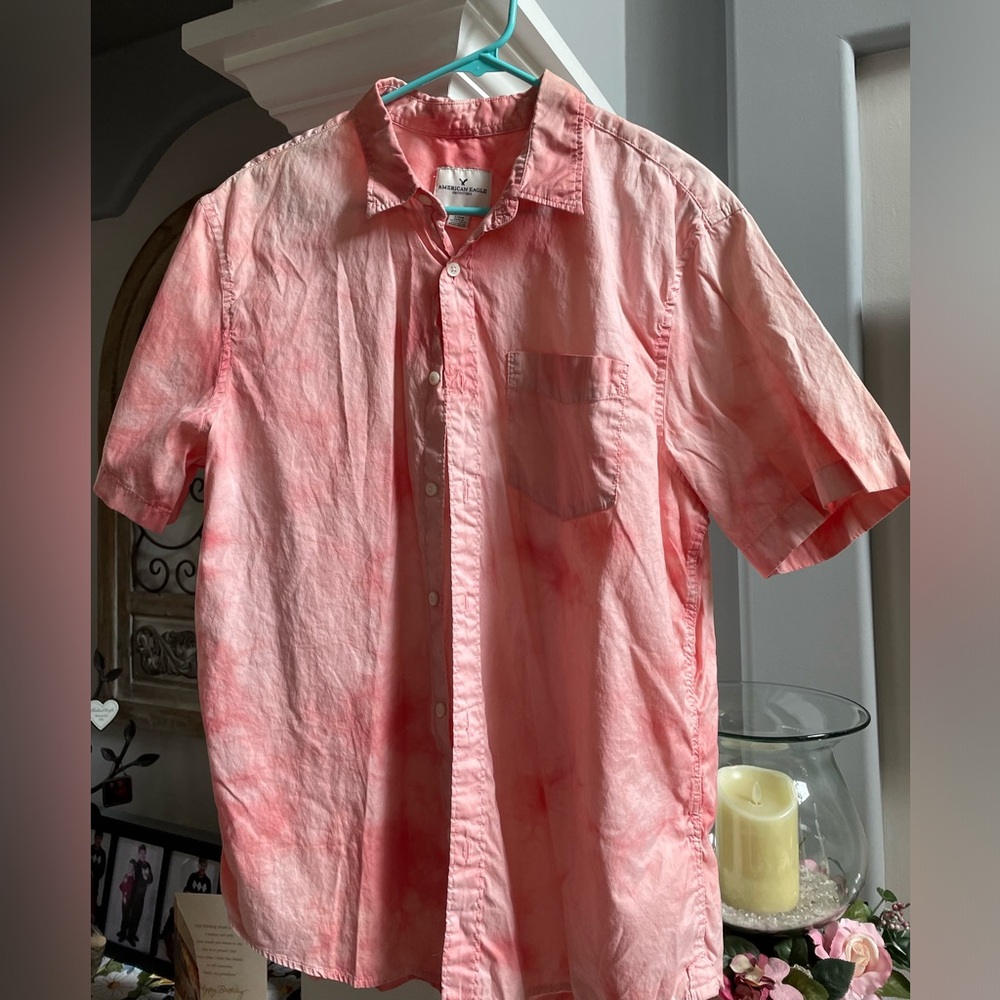 American Eagle outfitters short sleeve button up T-shirt men’s size large coral